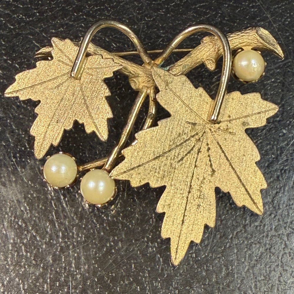 Sarah Coventry Vintage Maple Leaf Brooch Gold Tone Faux Pearl Mid Century Pin